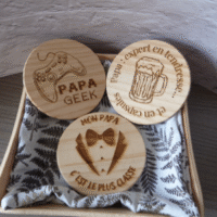 Dessous de verre en bois gravé « Fête des Pères »