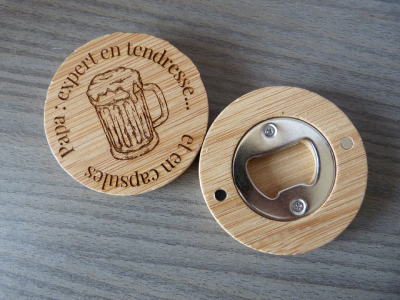 Décapsuleur aimanté en bois gravé "Papa"